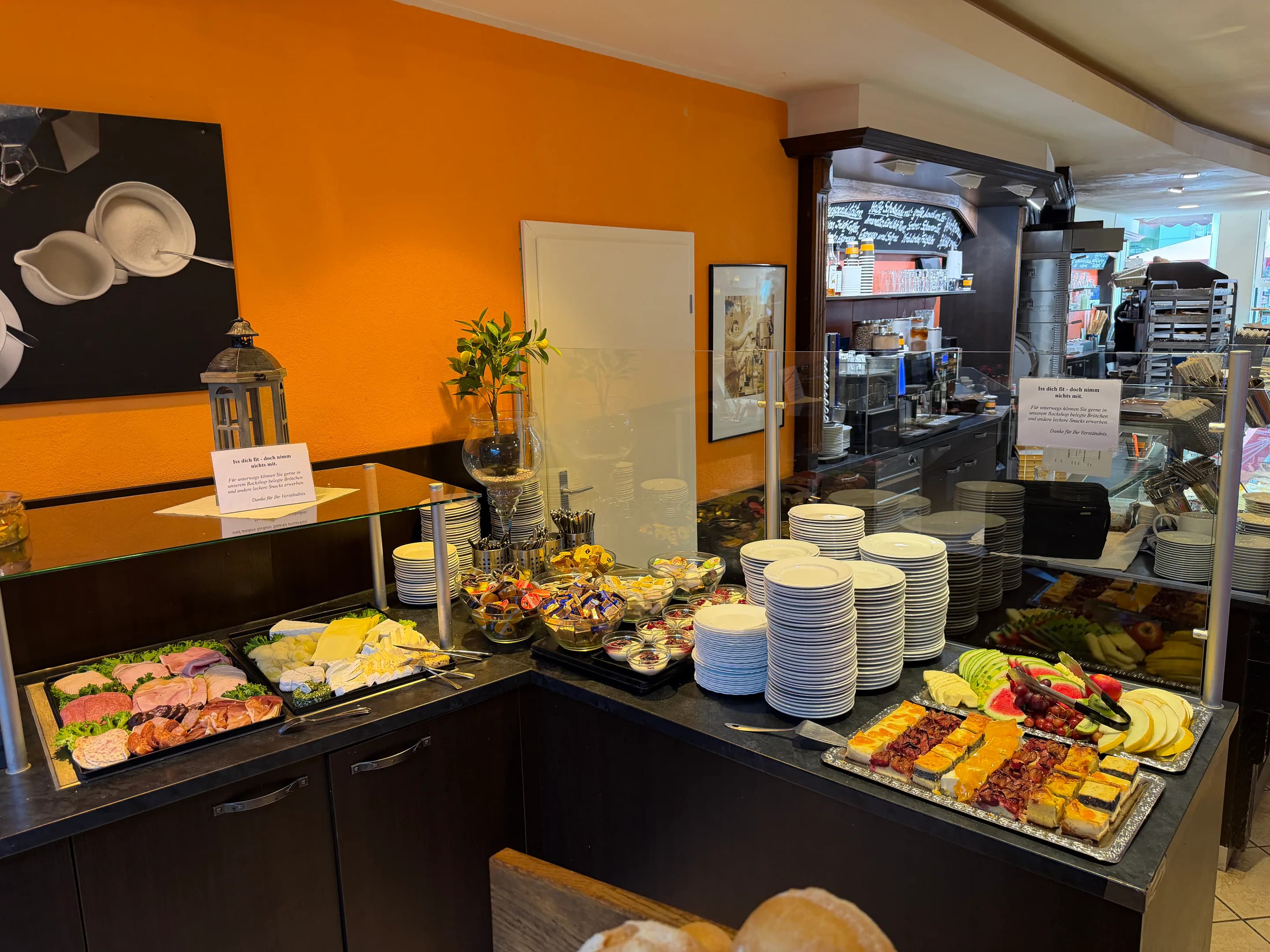 Frühstücksbuffet im Schlemmercafé